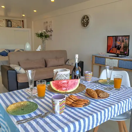 Stunning Seaview Apartment *