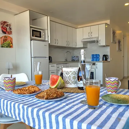 Stunning Seaview Apartment *